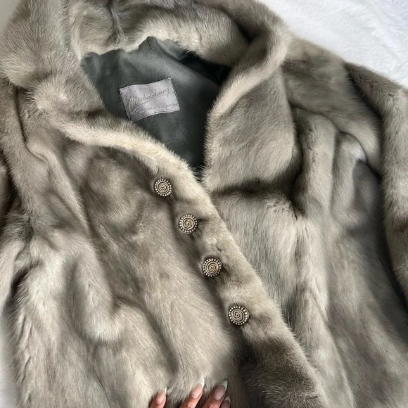 Gorgeous light grey Mink jacket perfect conditions from Paris - Picture 6 of 16